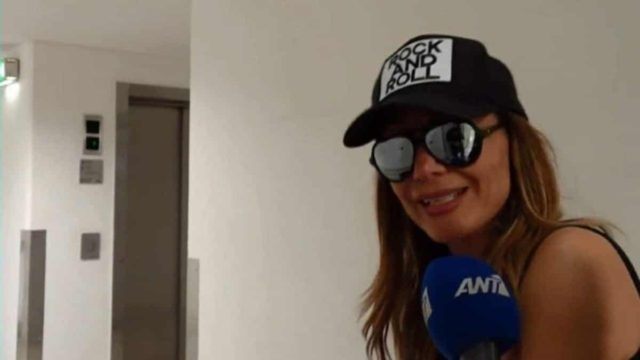 «Άνοιξε τα φτερά της» η κόρη της Δέσποινας Βανδή και του Ντέμη Νικολαΐδη – Βίντεο από το αεροδρόμιο την ώρα που φεύγει από την Ελλάδα