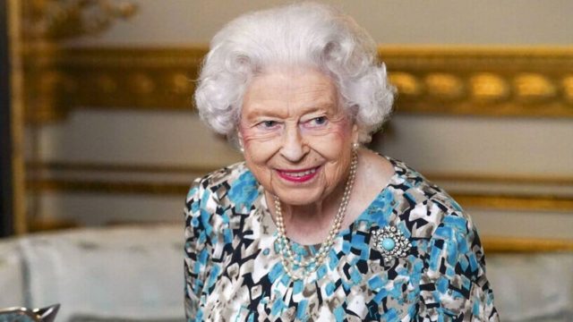 Από τους «Simpsons» μέχρι το «The Crown», η βασίλισσα Ελισάβετ της Βρετανίας αποτέλεσε πηγή έμπνευσης για το Χόλιγουντ