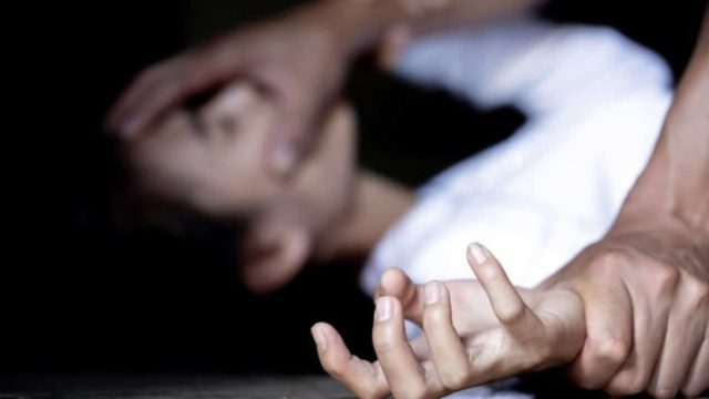 «Θρίλερ» στη Χαλκιδική: 24χρονος επιτέθηκε σε 14χρονη και την βίασε σε παραλία