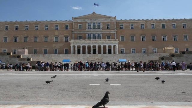Γραφείο Προϋπολογισμού της Βουλής: Τέσσερις εστίες κινδύνου για την ελληνική οικονομία