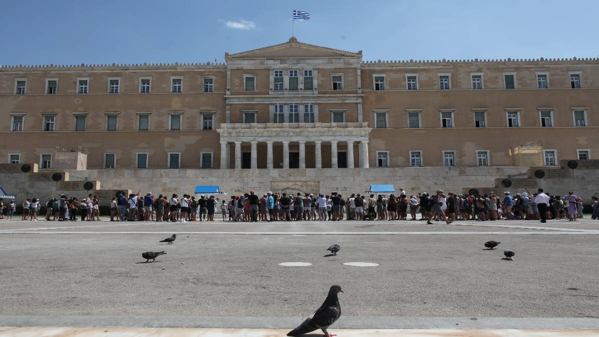 Γραφείο Προϋπολογισμού της Βουλής: Τέσσερις εστίες κινδύνου για την ελληνική οικονομία