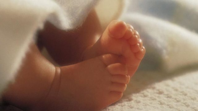 Φρίκη στη Μεσσηνία: Σε κρίσιμη κατάσταση το 4 μηνών βρέφος που κακοποίησε ο πατέρας του – Νοσηλεύεται με κρανιοεγκεφαλικές κακώσεις (Video)