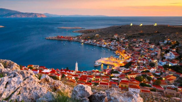 Θαύμα ενεργειακής αυτονομίας: Το ελληνικό νησί που οι κάτοικοι δεν πληρώνουν ρεύμα έγινε πόλος έλξης για τους τουρίστες
