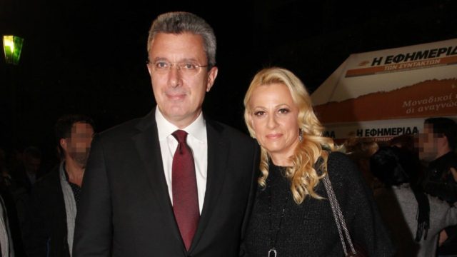 Σε πελάγη ευτυχίας ο Νίκος Χατζηνικολάου – Χαρούμενος όσο ποτέ με την Κρίστη Τσολακάκη και τα παιδιά τους (photos)