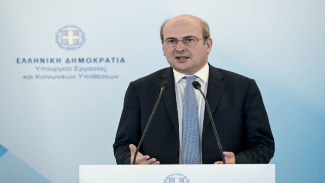 Αιχμές Χατζηδάκη για την επίθεση του Ρουβίκωνα στο σπίτι του: «Πρώτα ήταν ο κ. Τσίπρας, ακολούθησε ο Ρουβίκωνας»
