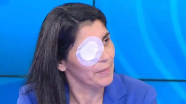 Σοκάρει η 49χρονη που δέχτηκε επίθεση με οξύ από τον πρώην σύζυγό της – «Ούρλιαζα… καιγόμουν» (video)