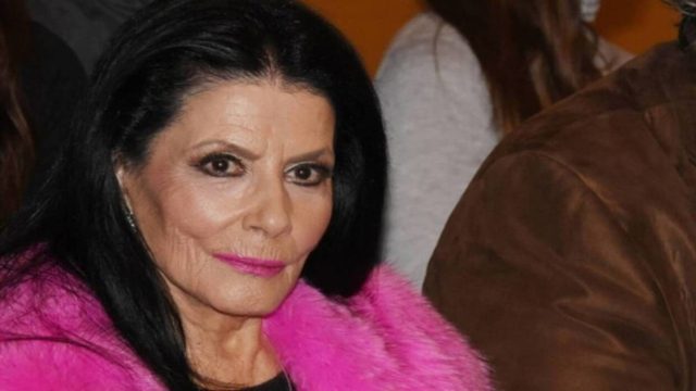 Αγέραστη και αλύγιστη η Ζωζώ Σαπουντζάκη: Η φωτογραφία από τα 59α της γενέθλια σοκάρει μέχρι σήμερα!