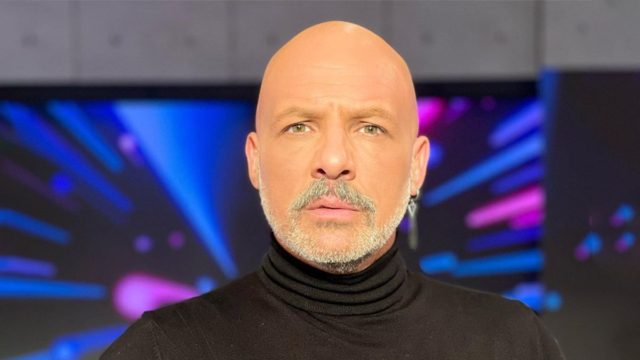 “Απασφάλισε” ο Νίκος Μουστινάς – “Να τον χαίρονται οι γονείς του…”