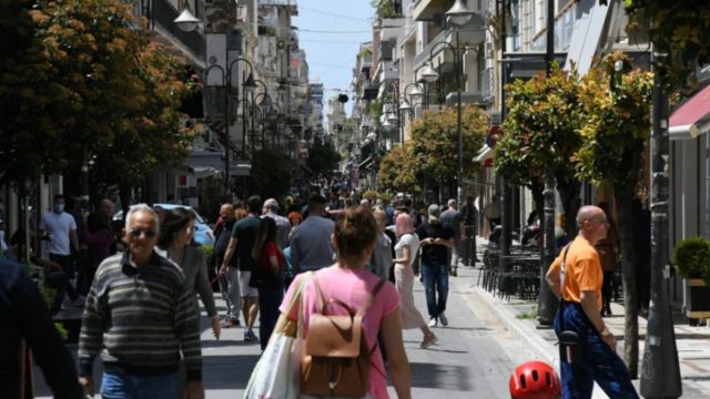 Αργία 28ης Οκτωβρίου: Πως διαμορφώνεται το ωράριο καταστημάτων – Ποια μαγαζιά και επιχειρήσεις λειτουργούν