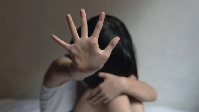 Βιασμός 12χρονης στον Κολωνό: «Μωρό μου τι κάνεις;» – Τα ανατριχιαστικά μηνύματα που ανακάλυψε ο θείος του παιδιού – Η ώρα της απολογίας του 53χρονου (Video)