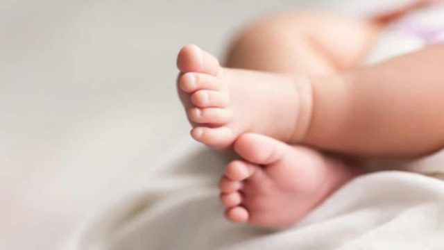 Λαμία: Ιατροδικαστές αρνήθηκαν νεκροψία μωρού γιατί αρρώστησε ο γραμματέας