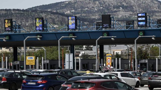 Κυκλοφοριακό κομφούζιο: Χάος στις εισόδους της Αθήνας – Γυρίζουν οι εκδρομείς του τριημέρου