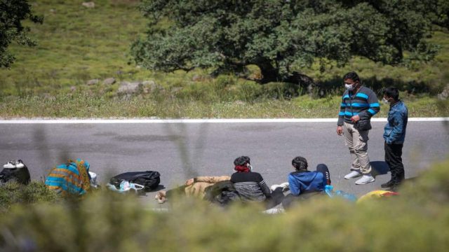 Απάνθρωπες εικόνες στον Έβρο: Μετανάστες βρέθηκαν γυμνοί στις όχθες του ποταμού – Διασώθηκαν 92 άτομα