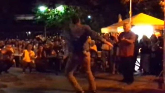 Ξεχείλισε η τεστοστερόνη: Το θρασύ ζεϊμπέκικο κούκλου ηθοποιού που έκανε όλες τις γυναίκες να ανατριχιάσουν
