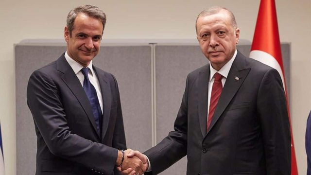 Πράγα: «Θερμό» επεισόδιο στο δείπνο των ηγετών – Πώς έκοψε τον… βήχα του Ερντογάν ο Μητσοτάκης