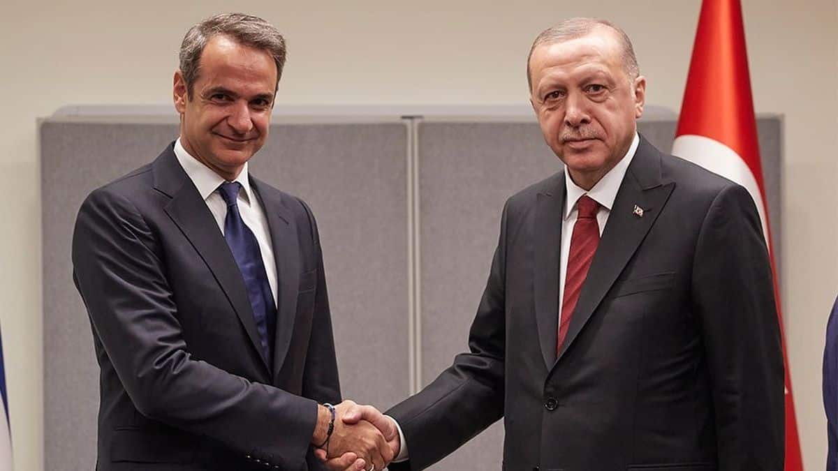 Πράγα: «Θερμό» επεισόδιο στο δείπνο των ηγετών – Πώς έκοψε τον… βήχα του Ερντογάν ο Μητσοτάκης