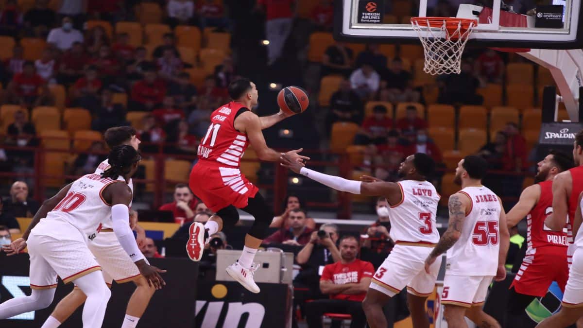 Euroleague / Ολυμπιακός – Μονακό (76-81): Τζέιμς και Οκομπό ανάγκασαν τους Πειραιώτες στην πρώτη φετινή τους ήττα