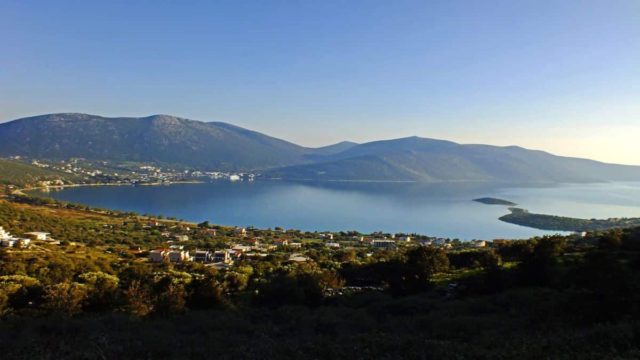 Ο απόλυτος προορισμός για το σαββατοκύριακο – Το παραθαλάσσιο χωριό της Στερεάς Ελλάδας που θα λατρέψετε με την πρώτη ματιά