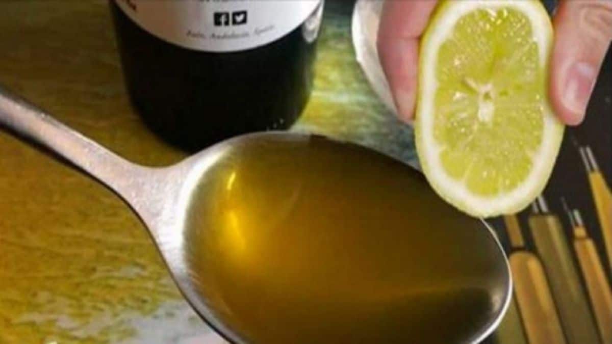Στύβει λεμόνι πάνω σε ελαιόλαδο και το βάζει στα νύχια της…Θα το κάνετε όλη σας την ζωή!