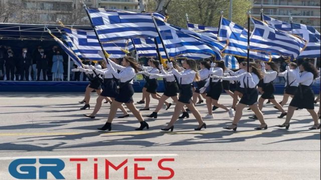 Παρέλαση Θεσσαλονίκη: ”Είμαι υπερήφανη για την πατρίδα μου” – Συγκινητική δήλωση μαθήτριας με κενυάτικη καταγωγή (ΒΙΝΤΕΟ)