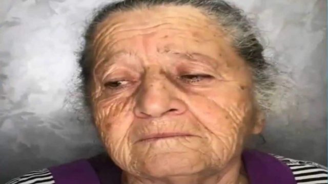 70χρονη γιαγιά πήγε στο κομμωτήριο μετά από χρόνια – Η αλλαγή της προκαλεί σοκ