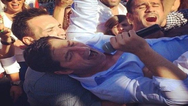 “Ξεσάλωσε” ο Σάκης Ρουβάς – Χαμός με το βίντεο του από την συναυλία του Κωνσταντίνου Αργυρού (video)