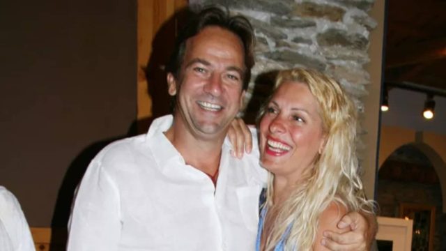 «Πετάει στα ουράνια» η Ελένη Μενεγάκη: Η νέα φωτογραφία με τον Μάκη Παντζόπουλο και η τρυφερή αγκαλιά