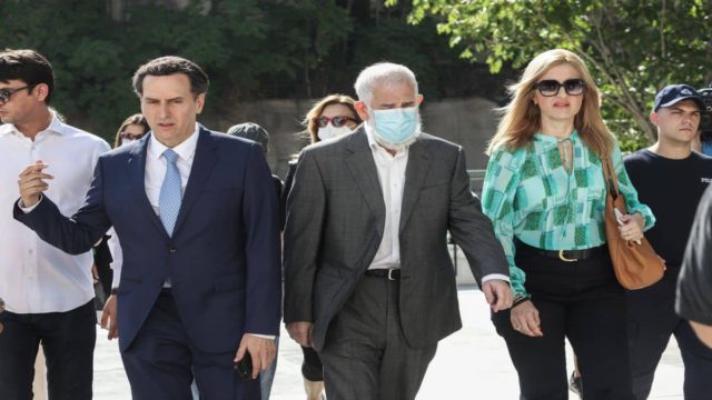 Δίκη Πέτρου Φιλιππίδη: Ανατροπή από στενή συνεργάτιδά του – Μαρτυρία “φωτιά” και αναπάντητα ερωτήματα (video)