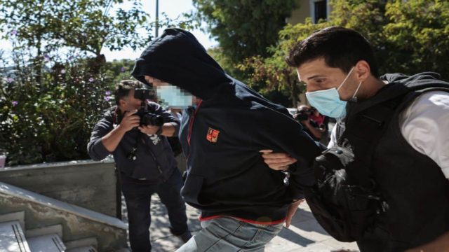 Κολωνός: Πήραν προθεσμία ο 53χρονος και ο 42χρονος για το βιασμό της 12χρονης – Την εξέδιδε για 50 ευρώ