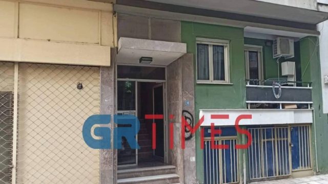 Άγριο έγκλημα στη Θεσσαλονίκη: Σκερπάνι κρυμμένο στο διαμέρισμα που βρέθηκε νεκρός ο 41χρονος – Τι «βλέπουν» οι Αρχές