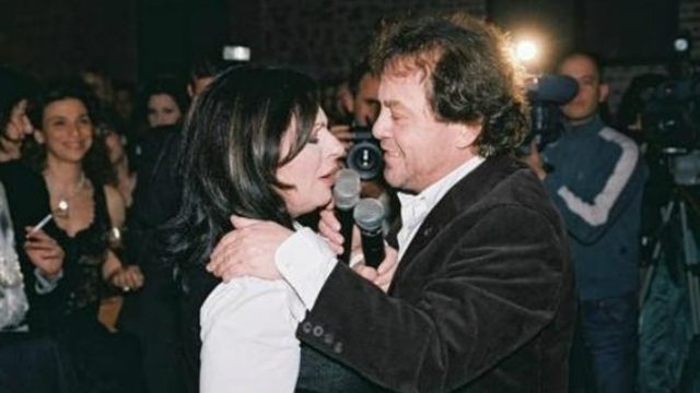 Χάρις Αλεξίου, Γιάννης Πάριος κ.α.: Αυτοί είναι οι διάσημοι Έλληνες που άλλαξαν επίθετα
