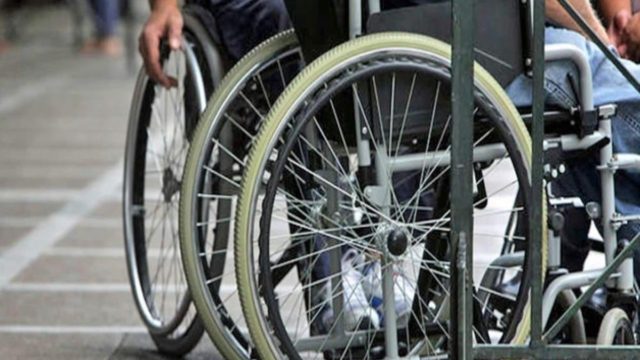 Αγανακτισμένοι οι γονείς παιδιών ΑΜΕΑ: Δεν μπορούν να μεταφέρουν τα παιδιά τους σχολείο
