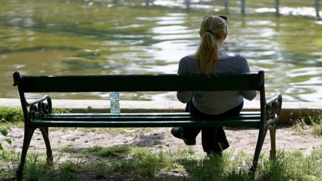 Μια ξανθιά βρίσκει σε ένα πάρκο ένα… Το ανέκδοτο της ημέρας (13/10)