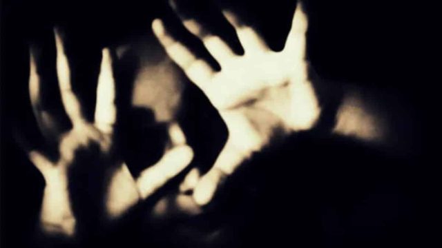 Φρίκη στην Αττική: «Πίνω γιατί δεν αντέχω αυτά που μου κάνει ο πατέρας μου» – Πώς αποκαλύφθηκε η υπόθεση ασέλγειας σε βάρος 14χρονης
