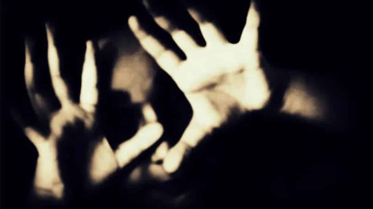 Φρίκη στην Αττική: «Πίνω γιατί δεν αντέχω αυτά που μου κάνει ο πατέρας μου» – Πώς αποκαλύφθηκε η υπόθεση ασέλγειας σε βάρος 14χρονης