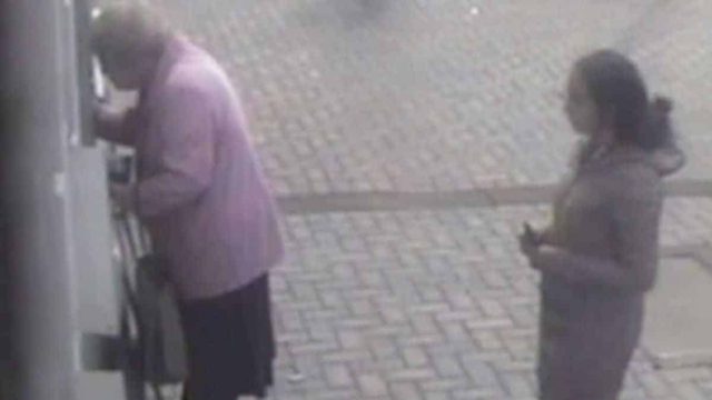 81χρονη γιαγιά πάει στο ΑΤΜ όταν παρατηρεί πίσω της μια έγκυο – Αυτό που ακολούθησε δεν έχει προηγούμενο
