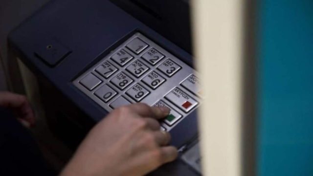 Συναγερμός για ΑΤΜ και PIN: 20+ τρόποι που μπορούν να σας κλέψουν