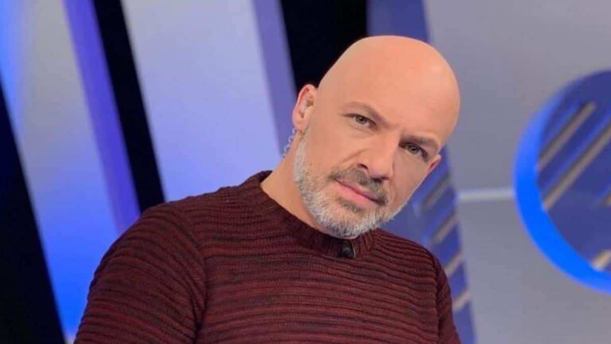 “Πόσο πήγε 55, 60 ετών;” – Άγριο κράξιμο στον Νίκο Μουτσινά (video)