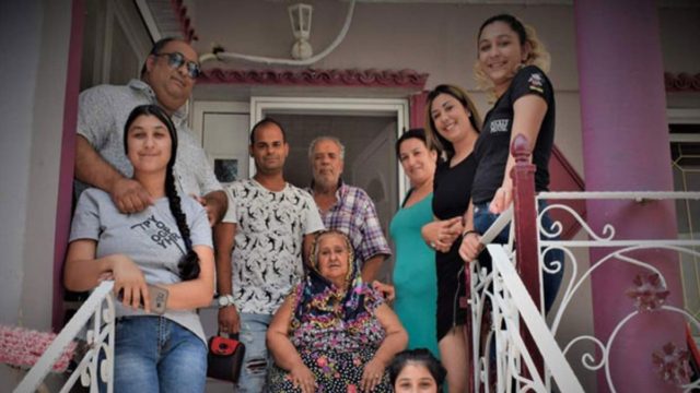 «Οι Ρομά μέσα από τα μάτια των Ρομά» – Έκθεση φωτογραφίας από την “Κλίμακα” στο πλαίσιο της Παγκόσμιας Ημέρας Ψυχικής Υγείας