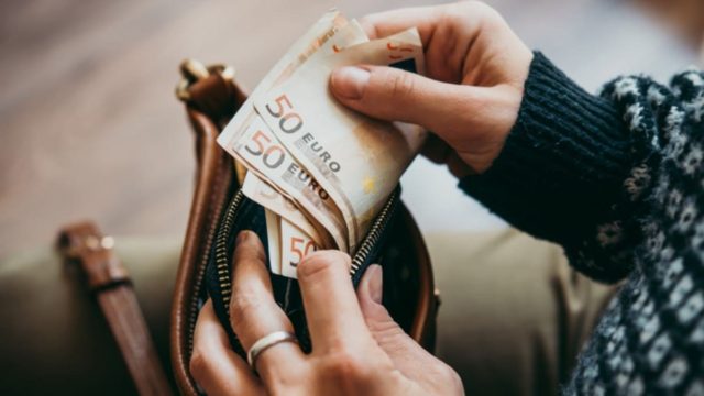 «Έκοψαν» το επίδομα αναπηρίας σε έφηβο χωρίς χέρι – Η απάντηση του ΕΦΚΑ