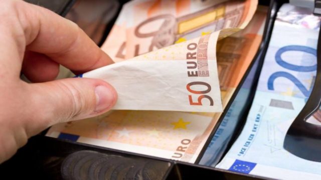 «Επιδρομή» στα ΑΤΜ της χώρας: Νέο επίδομα 1000€ – Πώς θα το πάρετε