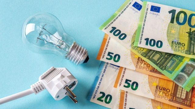 Νέες επιδοτήσεις σε ρεύμα, φυσικό αέριο για νοικοκυριά και επαγγελματίες: Ποιοι και πόσα παίρνουν;