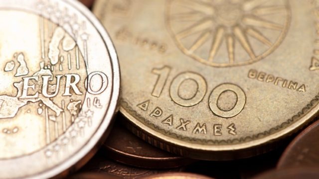 Σκέτη χλιδή στις δραχμές με σημερινά 3.5 ευρώ: Αυτές τις πολυτέλειες αγοράζαμε με κάτι παραπάνω από χιλιάρικο