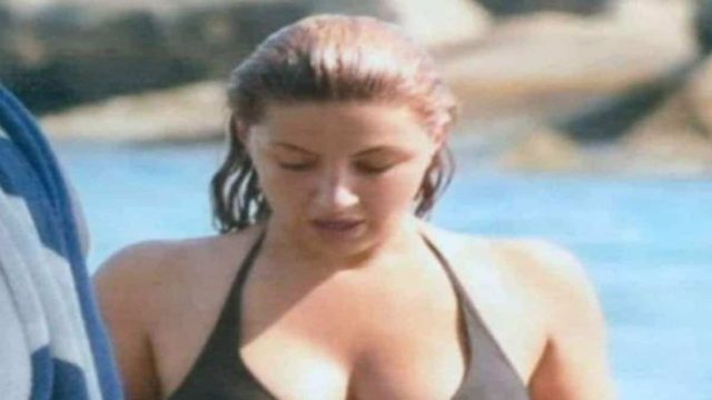 Έγκυος η Ελένα Παπαρίζου; Οι φωτογραφίες από την παραλία που αποκαλύπτουν τα πάντα!