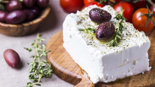 Ξεχάστε τη φέτα στην Ελλάδα: Μας το κόβουνε και αυτό – «Εκτόξευση» για την τιμή της