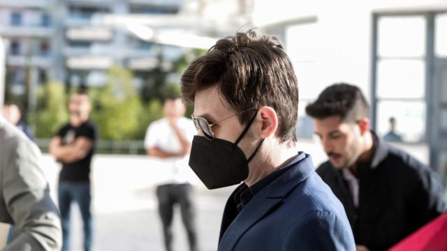 Η ώρα της κρίσης για τον Μένιο Φουρθιώτη – «Κοιμόμουν δίπλα σε αυτόν που έκανε μπλέντερ τη γιαγιά του»