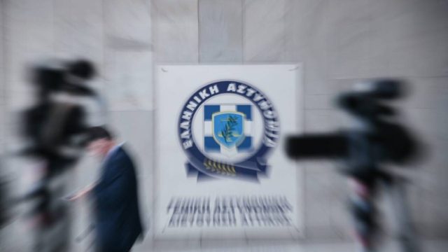 Ραγδαίες εξελίξεις με την υπόθεση του Κολωνού: Έρευνα στο σπίτι της 12χρονης – Τα στοιχεία που «έκαψαν» τη μητέρα της (video)