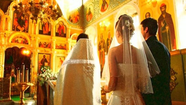 «Κόκκαλο» γαμπρός και νύφη στον γάμο – Ο κουμπάρος σηκώθηκε να μιλήσει και αυτό που ακολούθησε σόκαρε άπαντες