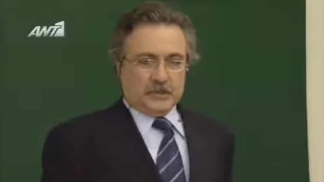 Έγινε άλλος άνθρωπος, άφησε την υποκριτική και ο γιος του πρωταγωνίστησε στο «Καφέ της Χαράς»: Δείτε πώς είναι σήμερα ο διευθυντής από το «Θα βρεις το δάσκαλό σου»