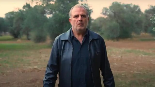 Πανικός στη «Γη της Ελιάς»: «Ξύλο» στο αστυνομικό τμήμα με πρωταγωνιστή τον Στάθη!